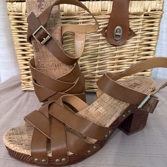 Korks Kork Ease Naomi Platform‎ Sandals Size 9M Studded Slingback Block Heel Tan - Picture 1 of 11